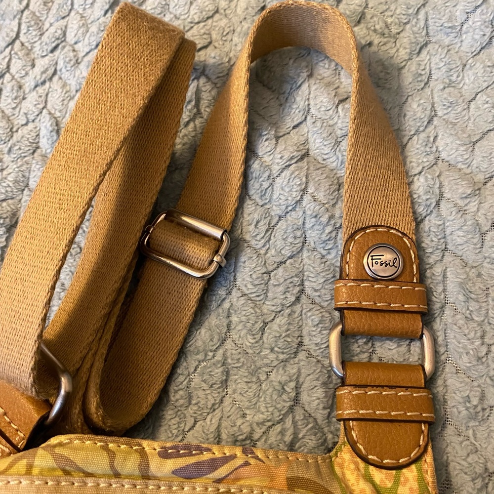 Fossil floral Crossbody - Picture 12 of 14